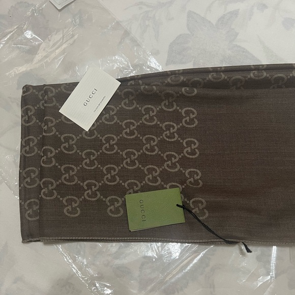 GUCCI WOOL & SILK SCARF - Picture 8 of 14